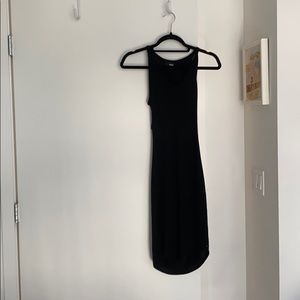 Perfect casual aritzia dress with lower back slit
